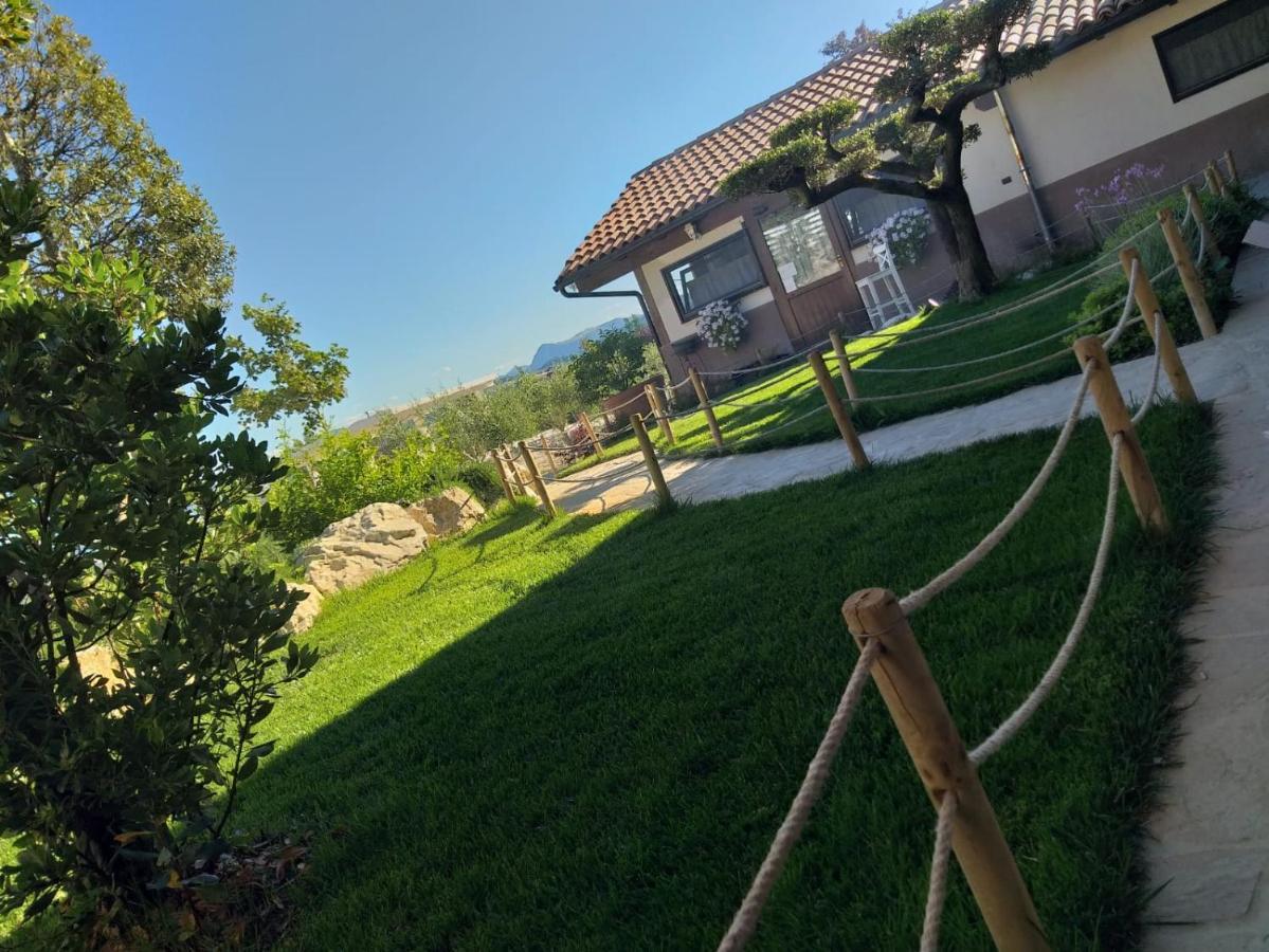 Agriturismo La Collina dei Cavalieri Belvedere Ostrense Esterno foto